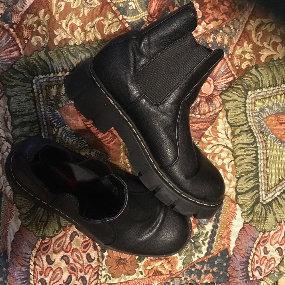 UNION BAY, SIZE 7.5. Chunky Black Chelsea Platform Boots.